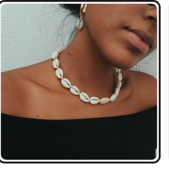 Tiare Hawaii Cream Shell Necklace - Picture 1 of 4